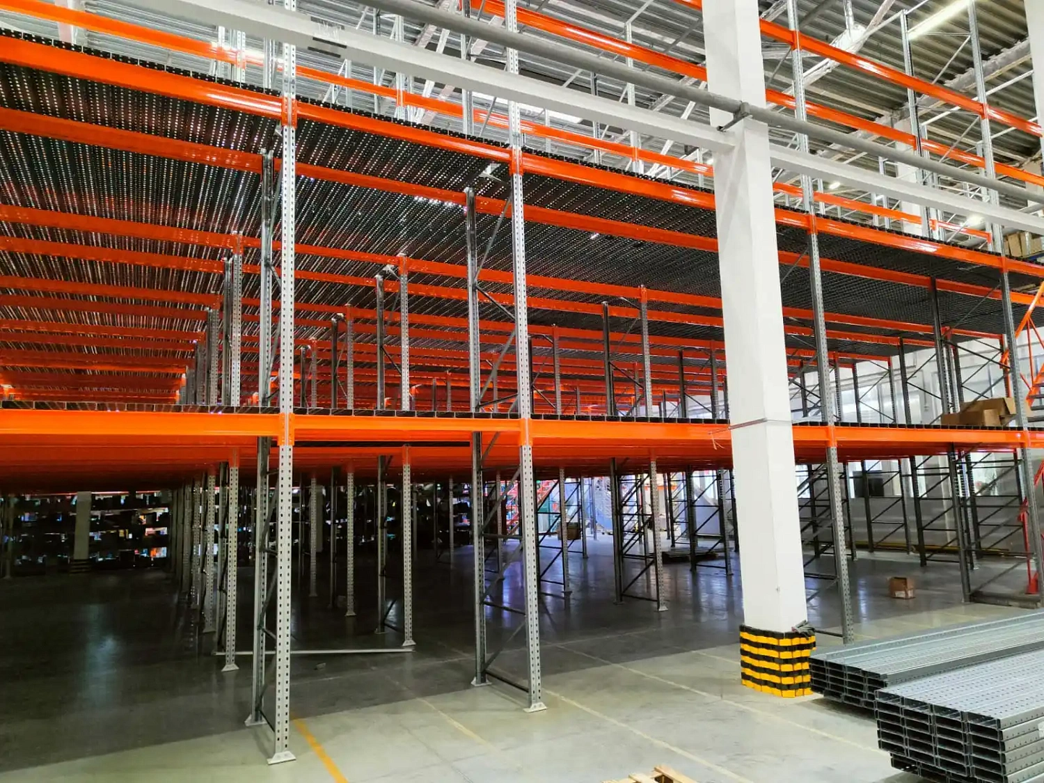 Мезонин на базе паллетных стеллажей